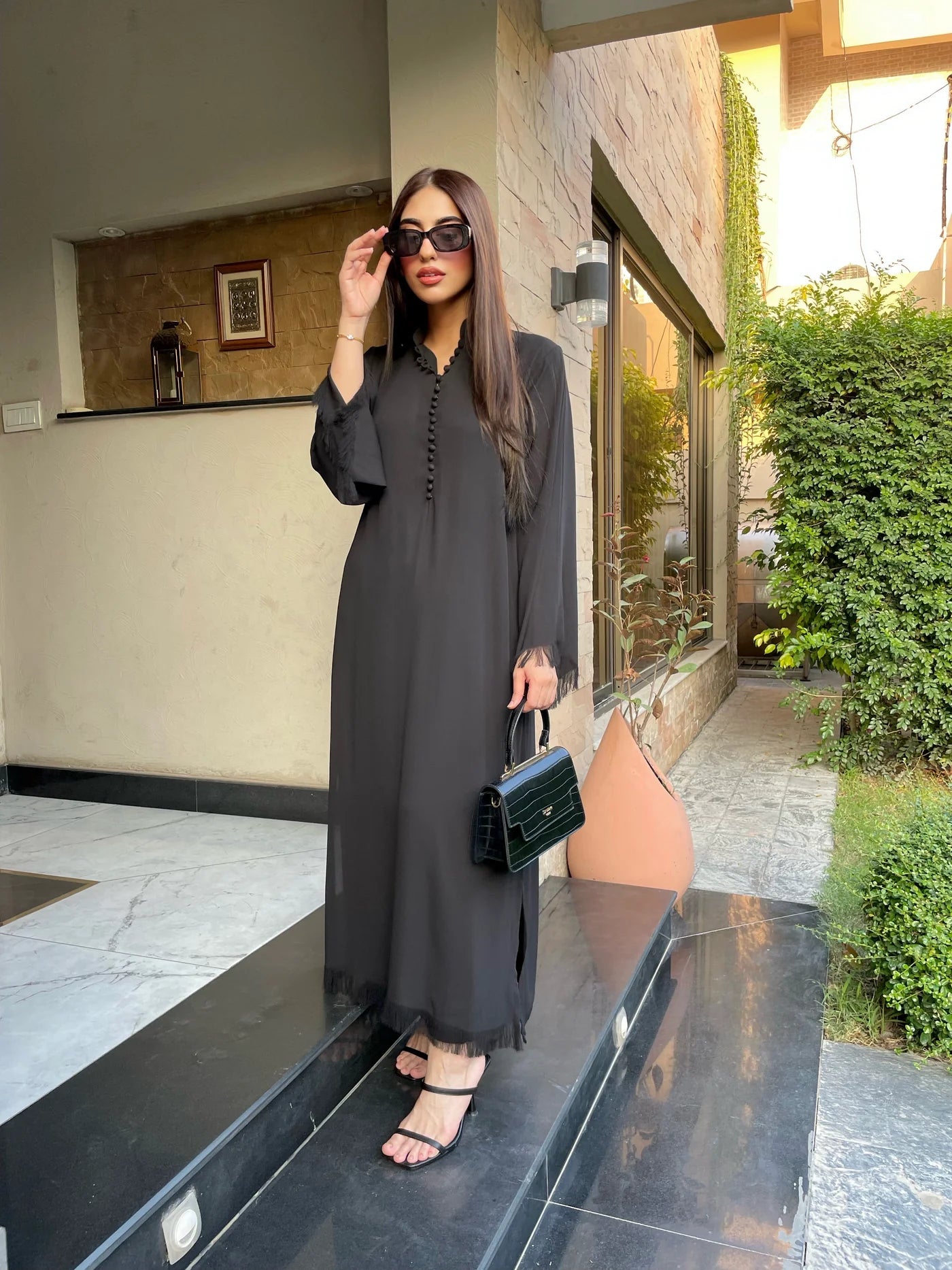 MOMINA AMAAR | BLACK